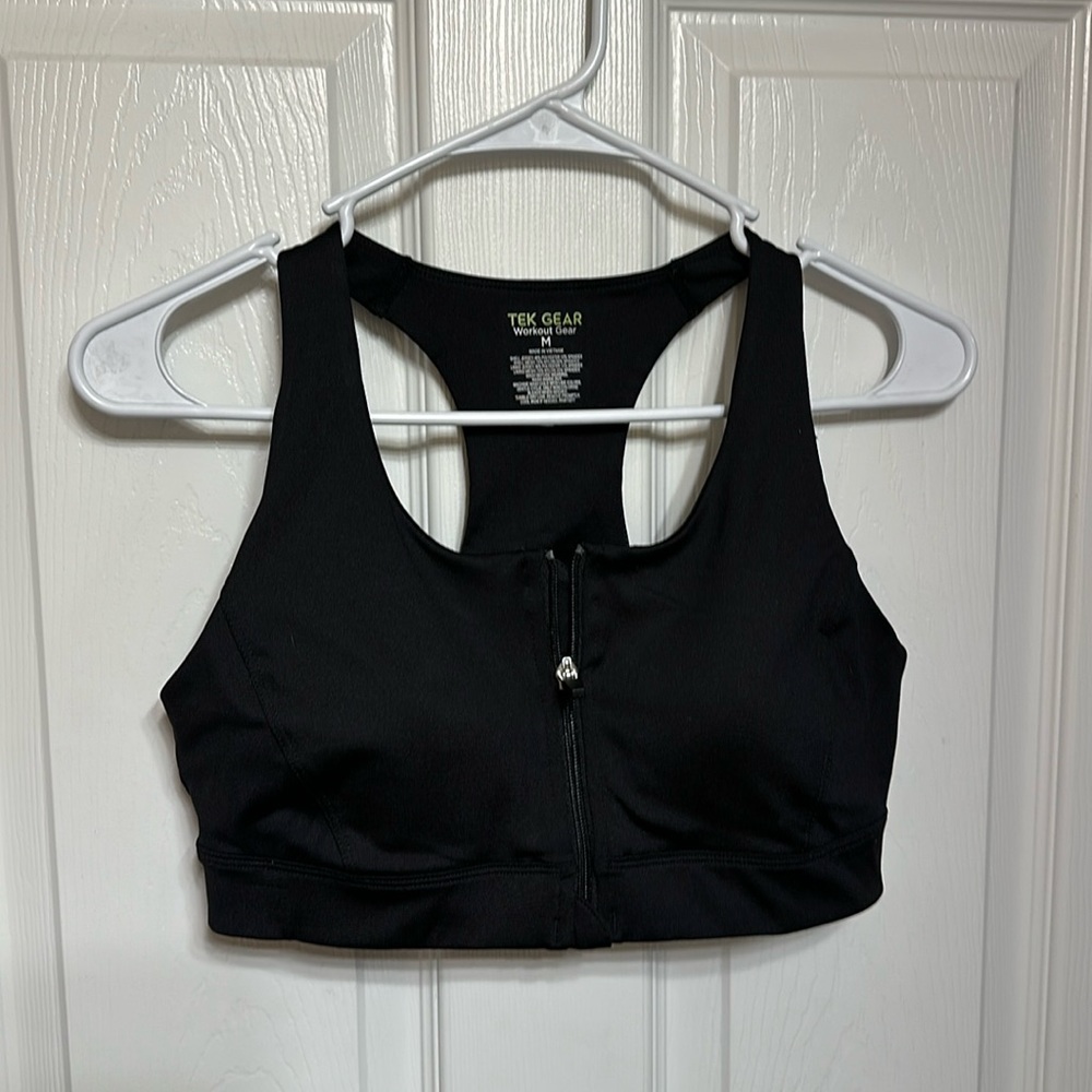 Women’s Tek Gear sports bra. Zip front. Size M